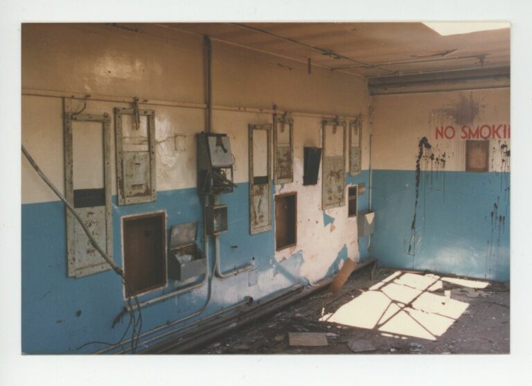 Oak interior August 1984 (4of4)